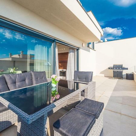 Luxury Penthouse Apartment Mandre Ngoại thất bức ảnh